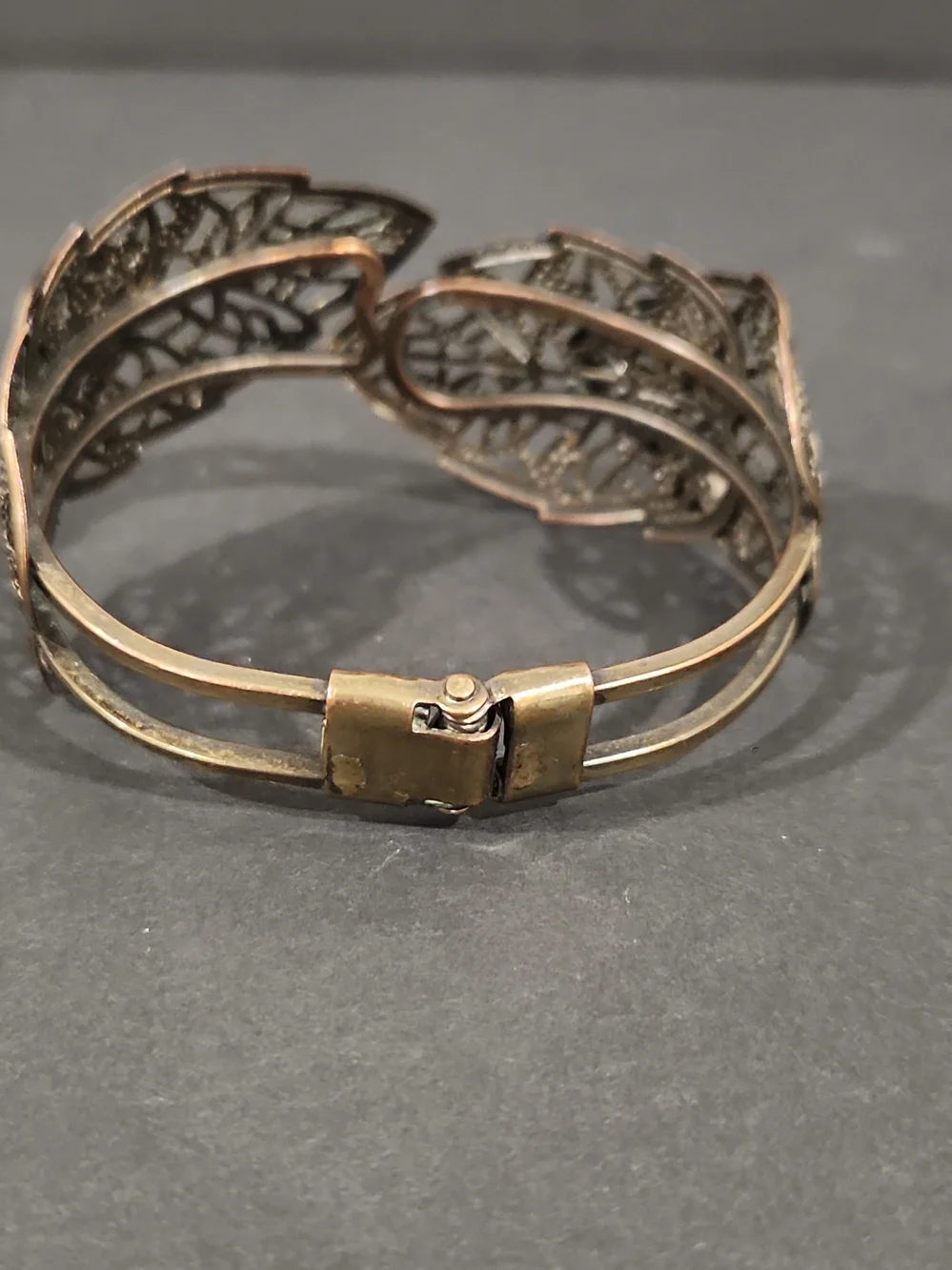 Vintage Antique Brass Tone Filigree Bracelet Wide Leaf Hinged Cuff Bangle